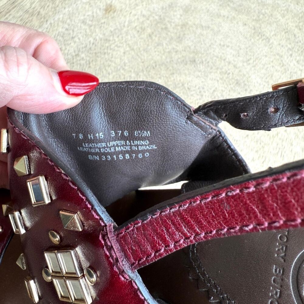 NWOT/Box TORY BURCH Kingsbridge Studded Wedge‎ Sandals Burgundy Gold 8.5 Leather - Picture 5 of 10